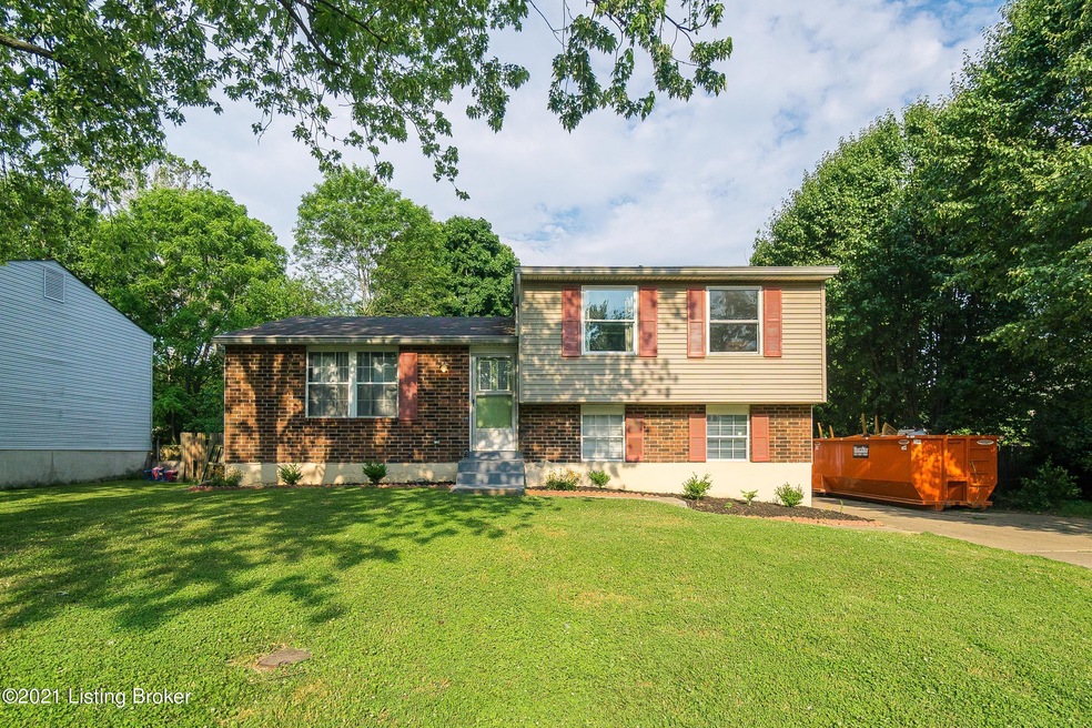 8215 Sealston Dr, Louisville, KY 40228 - photo 1