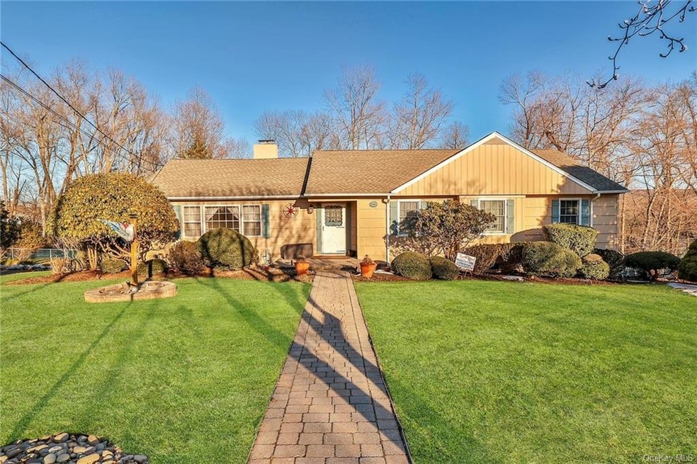 341 Deer Track Ln, Valley Cottage, NY 10989 - photo 1