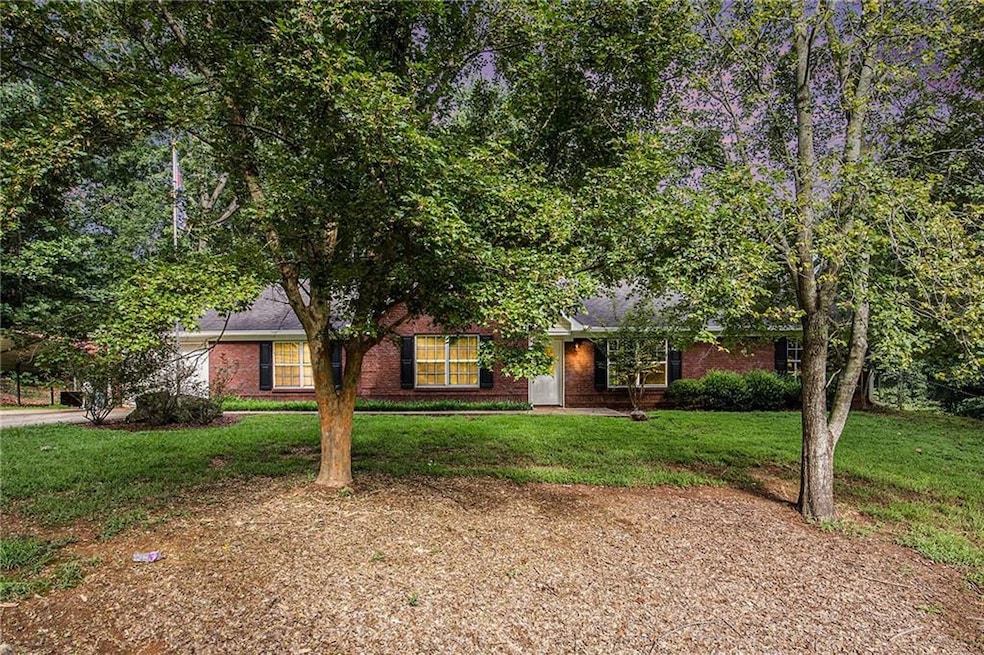 132 Buckeye Point, Commerce, GA 30530 - photo 1