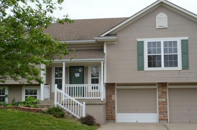 1103 Yokley Dr, Raymore, MO 64083 - photo 1