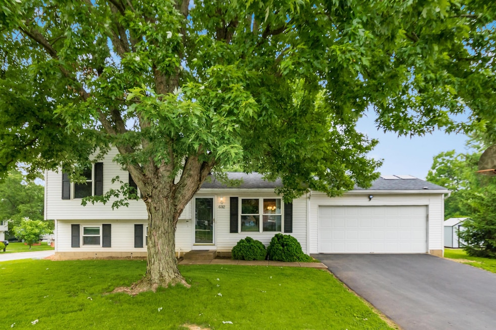 692 Cherrymonte Dr, Columbus, OH 43228 - photo 1