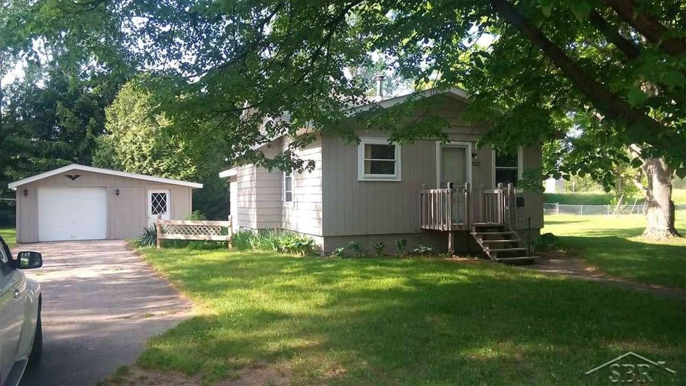 322 Arch St, Vassar, MI 48768 - photo 1