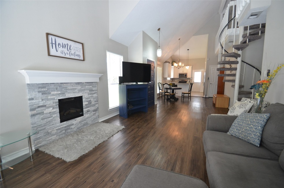 68 Hideaway Dr, Friendswood, TX 77546 - photo 1