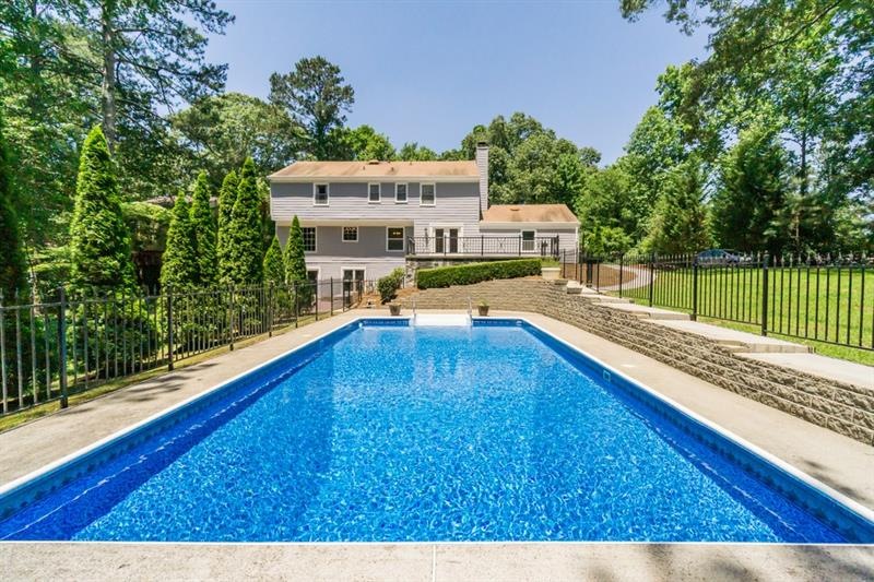 Private location in East Cobb...a lovely retreat o
