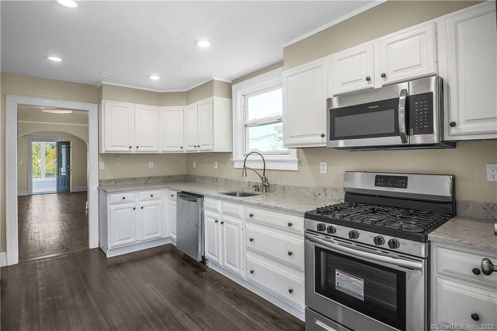 137 Rock Spring Rd unit 2, Stamford, CT 06906 - photo 1