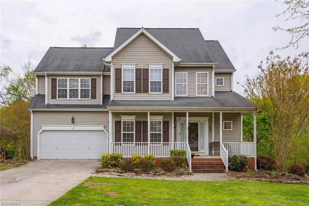 202 Jamestown Oaks Dr, Jamestown, NC 27282 - photo 1