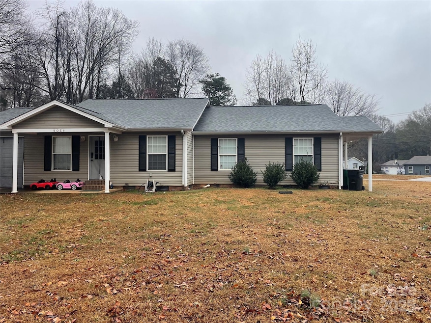 905 Peachtree Rd, Charlotte, NC 28216 - photo 1