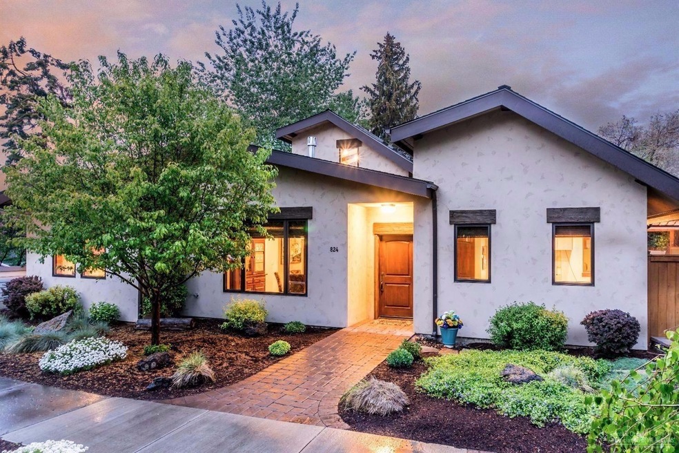 824 NW Columbia St, Bend, OR 97701 - photo 1
