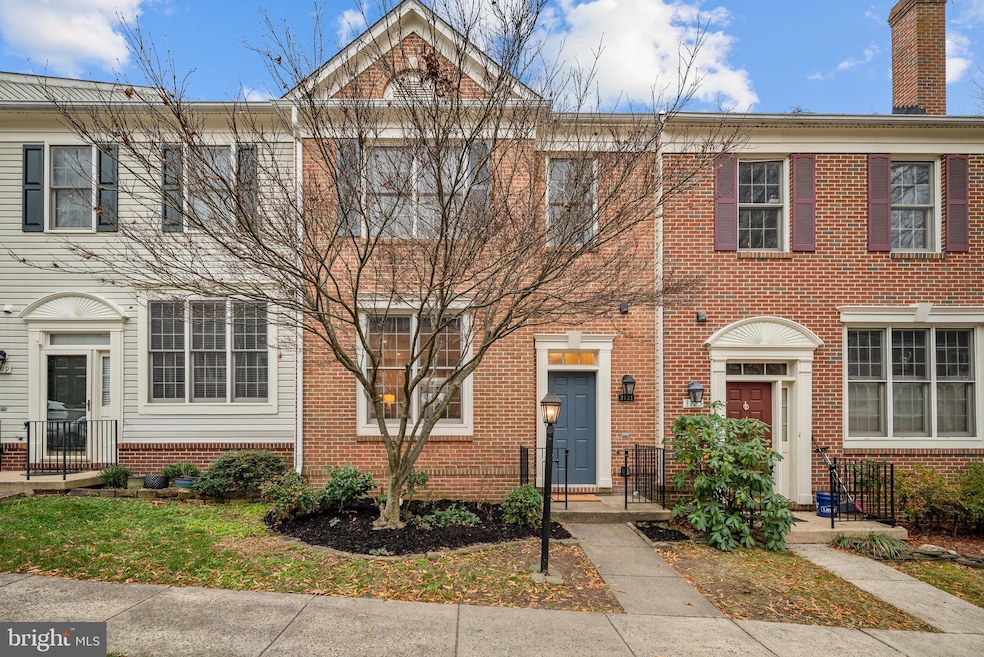 3721 Huntley Meadows Ln, Alexandria, VA 22306 - photo 1