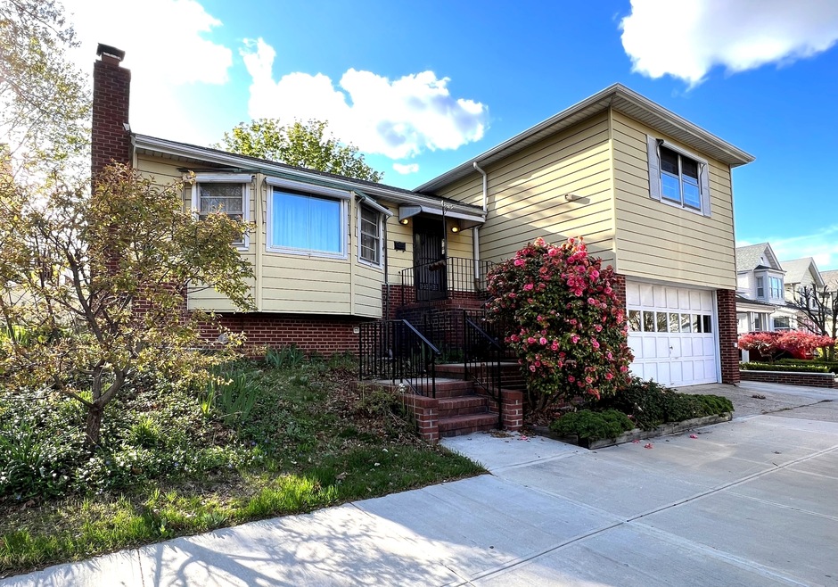 91-01 71st Rd, Forest Hills, NY 11375 - photo 1