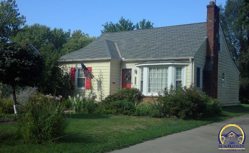 1735 SW Randolph Ave, Topeka, KS 66604 - photo 1