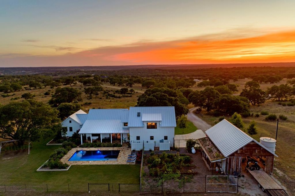 363 Zufrieden Berg Way, Fredericksburg, TX 78624 - photo 1