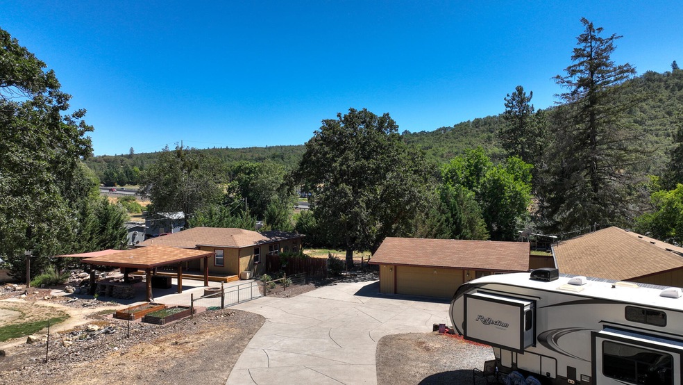 10431 Blackwell Rd, Central Point, OR 97502 - photo 1