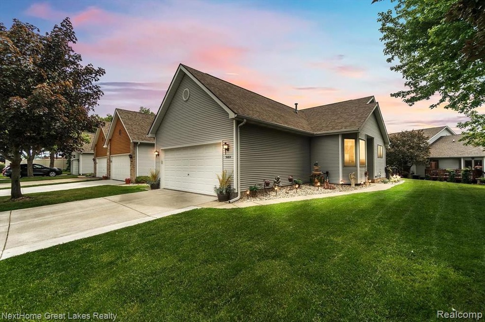 01-9464 Parkwood Blvd-Windowstill Real Estate Phot