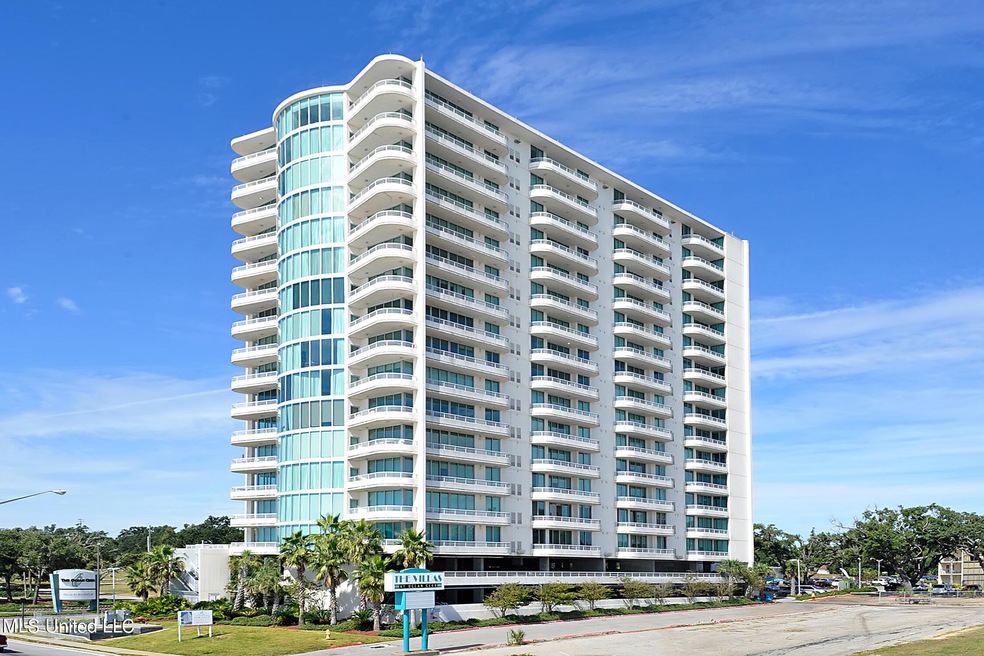 2250x1500_Ocean Club Exterior