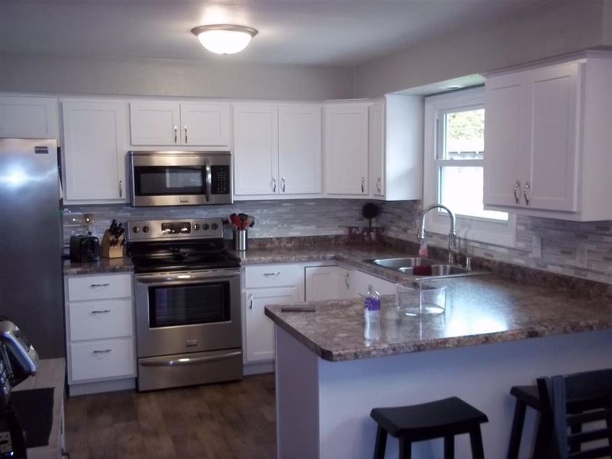 1516 N Linwood Ave, Appleton, WI 54914 - photo 1