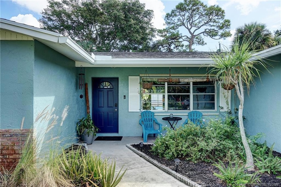 905 SE Flamingo Ave, Stuart, FL 34996 - photo 1