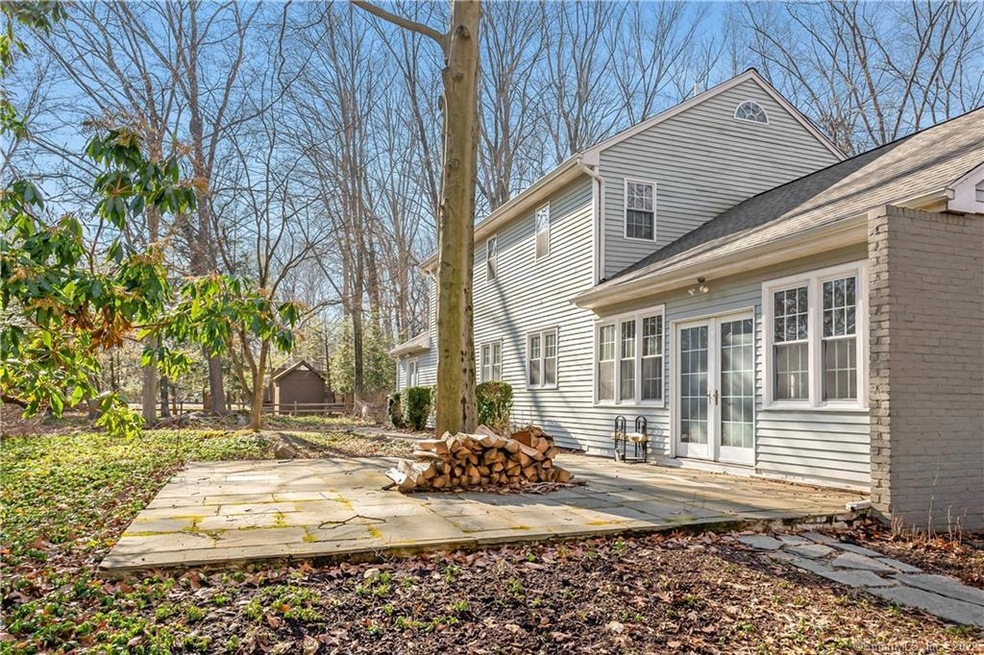 10 Lockwood Circle on an Acre of Land