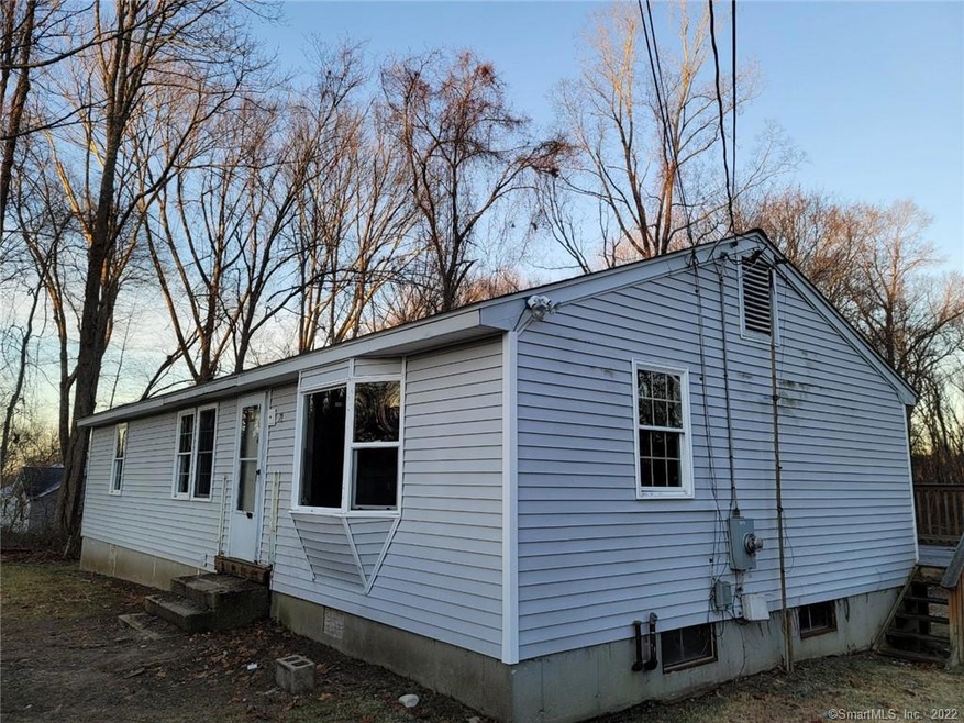 71 Squaw Rock Rd, Moosup, CT 06354 - photo 1