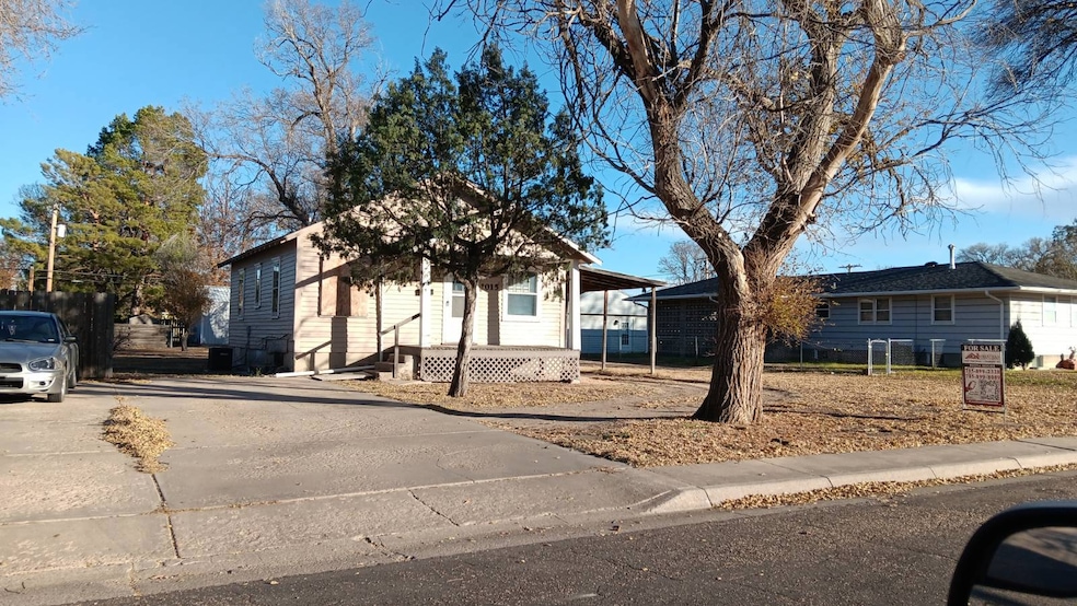 1015 Walnut Ave, Goodland, KS 67735 - photo 1