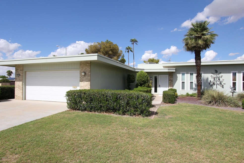 10652 W Pineaire Dr, Sun City, AZ 85351 - photo 1