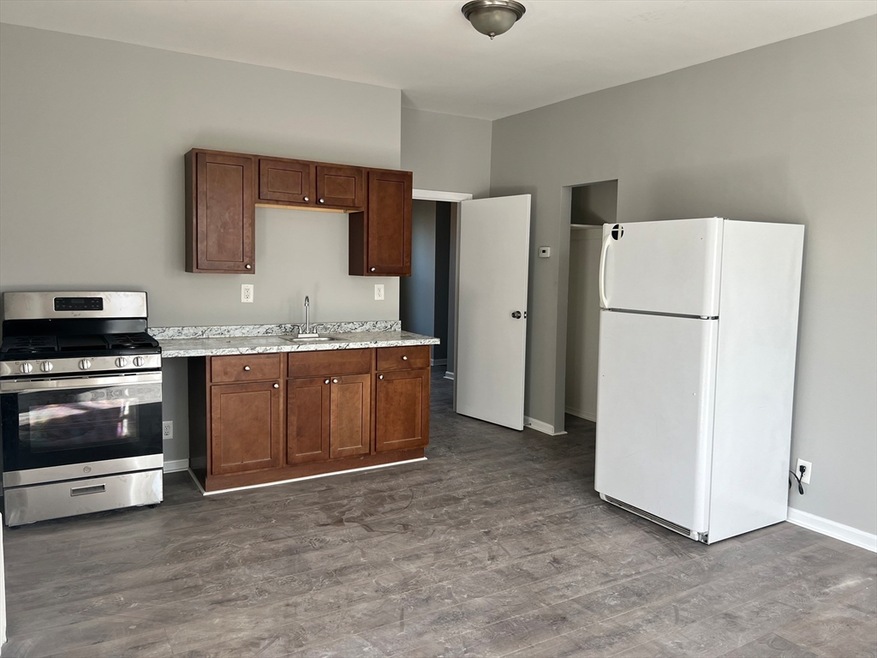 56 Dean St unit 5, Taunton, MA 02780 - photo 1