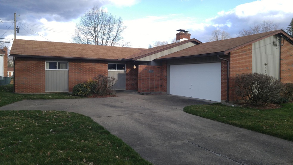 626 Canterbury Ct, Newark, OH 43055 - photo 1