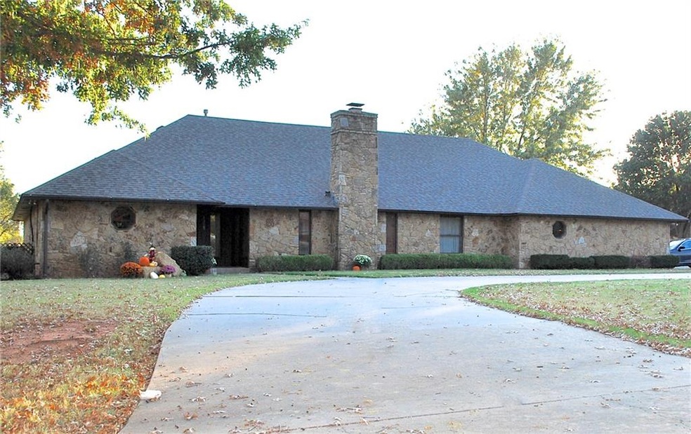 Large circle drive and side garage drive provides 