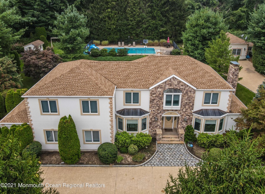 4 Seneca Dr 1