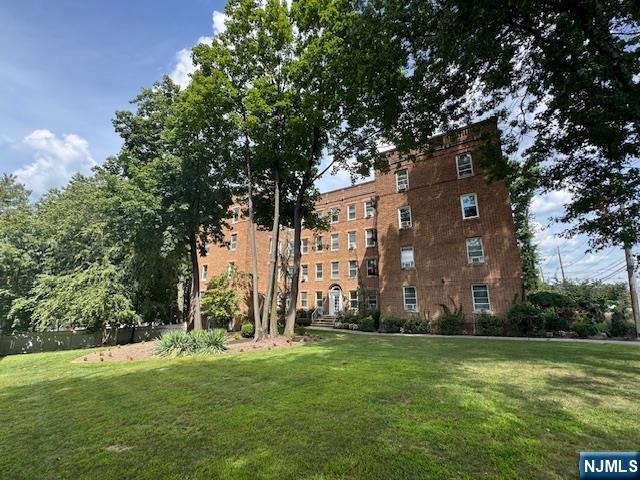 250 Broad Ave unit 3C, Leonia, NJ 07605 - photo 1