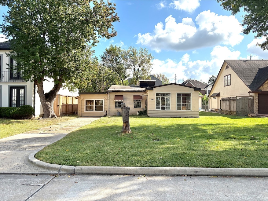 1112 Howard Ln, Bellaire, TX 77401 - photo 1