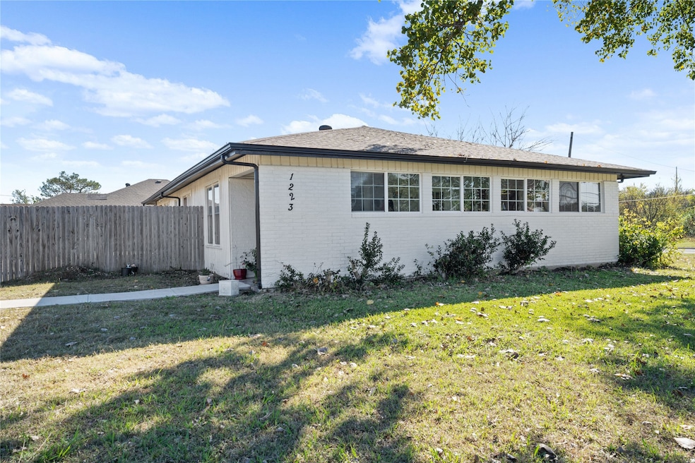 1223 Country Club Rd, Cleburne, TX 76033 - photo 1