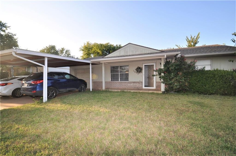 1633 NE 5th St, Moore, OK 73160 - photo 1