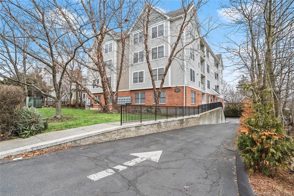 4 Lowe St unit 202, Norwalk, CT 06854 - photo 1