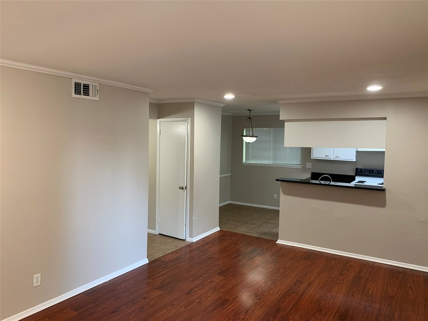 1412 Hawthorne St unit 6, Houston, TX 77006 - photo 1