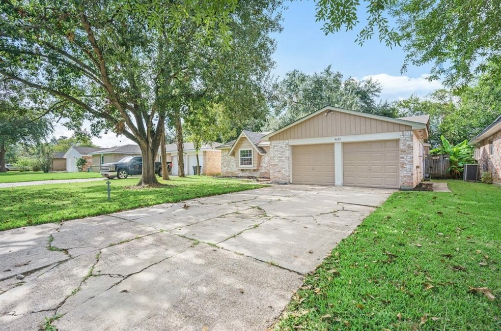 16622 Barcelona Dr, Friendswood, TX 77546 - photo 1