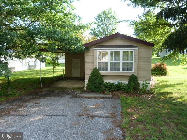 1589 Pin Oak Dr, Chambersburg, PA 17202 - photo 1