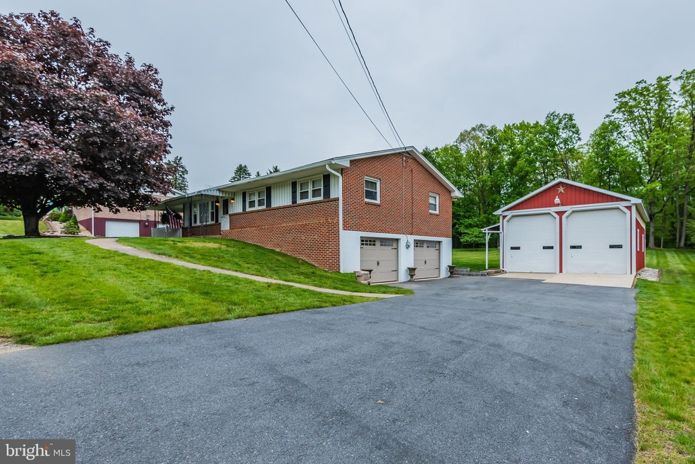 1017 Hamilton Dr, Chambersburg, PA 17202 - photo 1