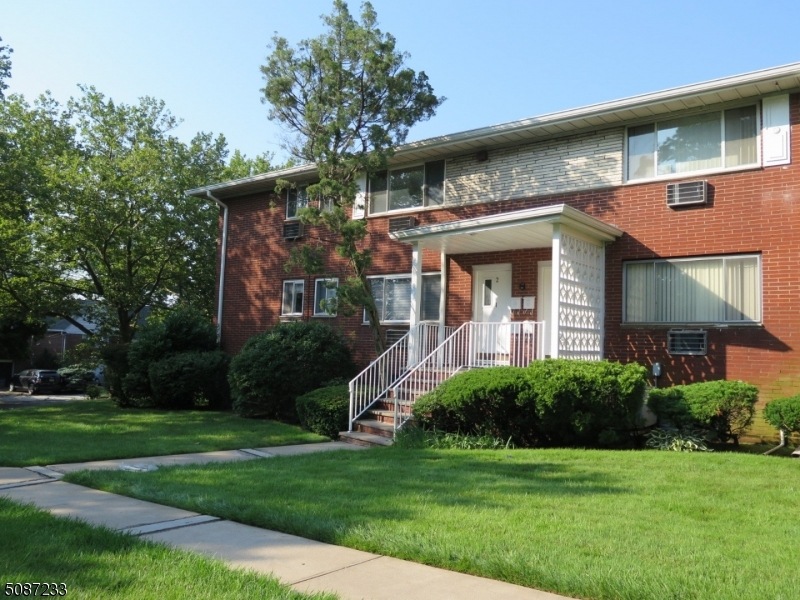 1319 Anderson Ave Apt 2 unit 2, Fort Lee Boro, NJ 07024 - photo 1