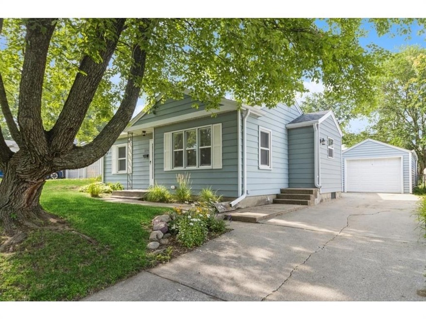 5808 Clark St, Des Moines, IA 50311 - photo 1