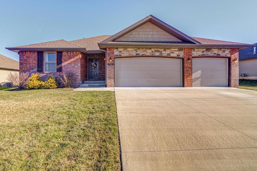 1922 N Brookhollow Dr, Nixa, MO 65714 - photo 1