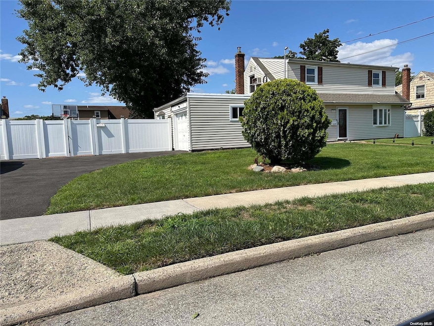 1051 Washington St, Baldwin, NY 11510 - photo 1