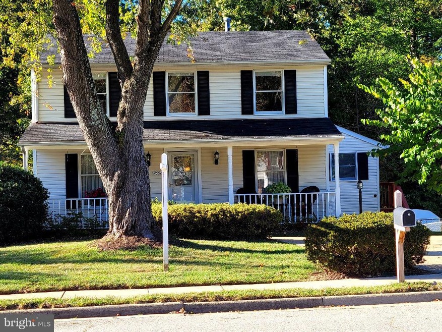 7608 Fallswood Way, Lorton, VA 22079 - photo 1