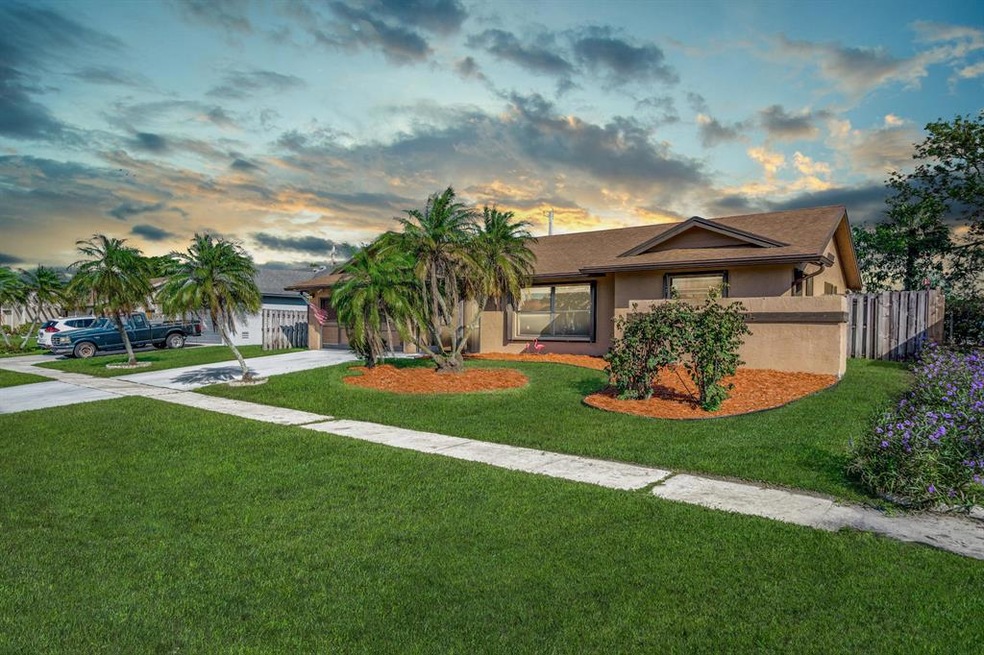 9155 Bedford Dr, Boca Raton, FL 33434 - photo 1