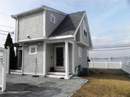 693 E Squantum St, Quincy, MA 02171 - photo 1