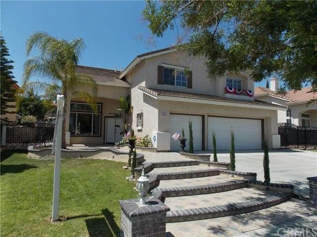 Tiled front entry & hardscaping w/wrought iron gat