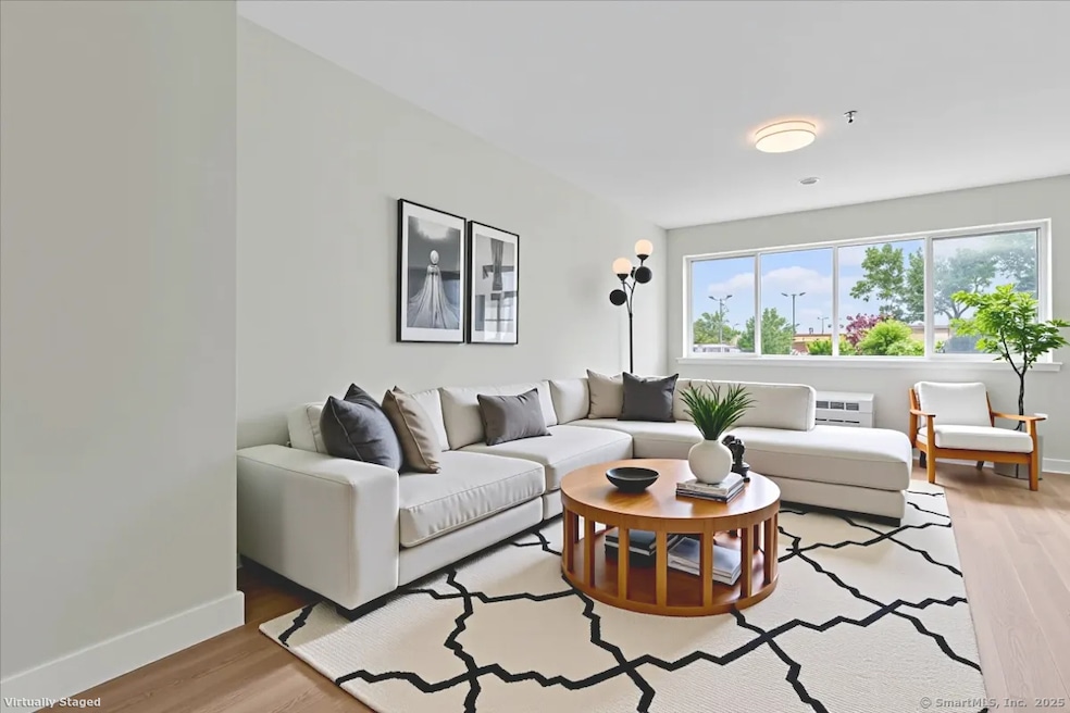 135 Gold Star Hwy unit 412, Groton, CT 06340 - photo 1