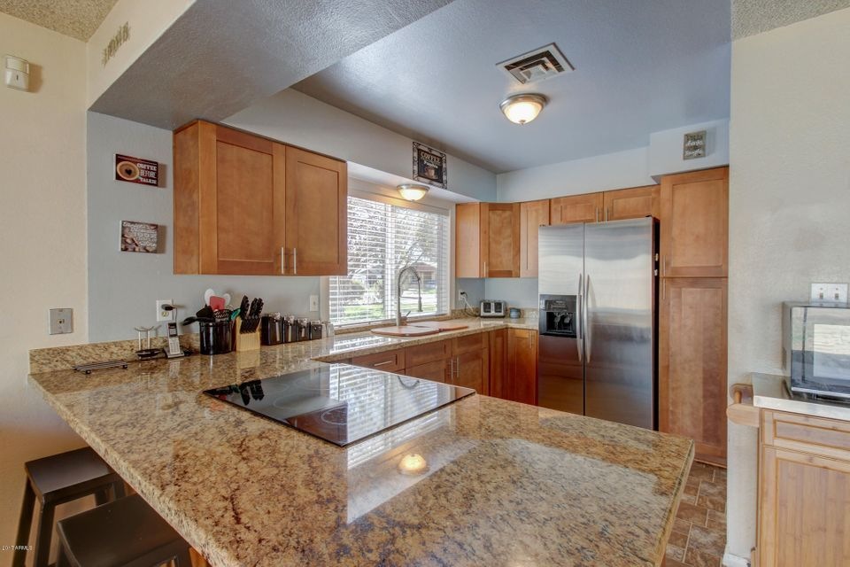 9022 W Clarendon Ave, Phoenix, AZ 85037 - photo 1