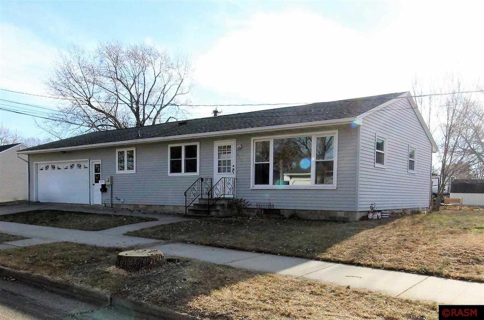 419 10th St N, New Ulm, MN 56073 - photo 1