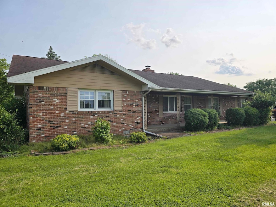 405 Easthaven Dr, Centralia, IL 62801 - photo 1